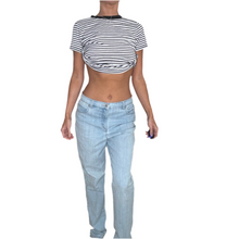 Load image into Gallery viewer, light wash straight leg jeans
