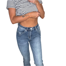 Load image into Gallery viewer, high waisted knit seam flare jeans
